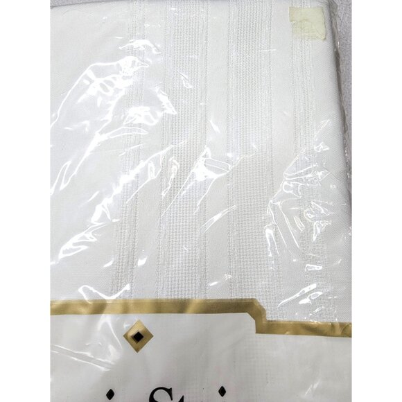 New Bardwil Linens Classic Stripe Tablecloth 60" X 84" Oblong Scotchgard White - Picture 6 of 8